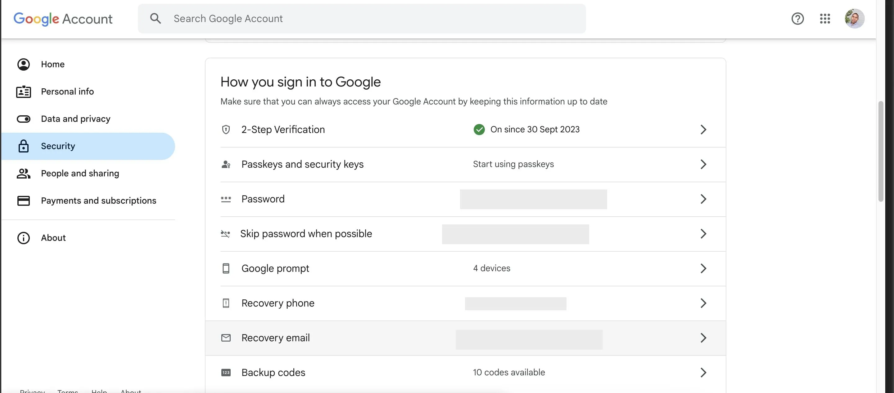 Giao diện cài đặt bảo mật tài khoản Google, hiển thị các tùy chọn khôi phục tài khoản.