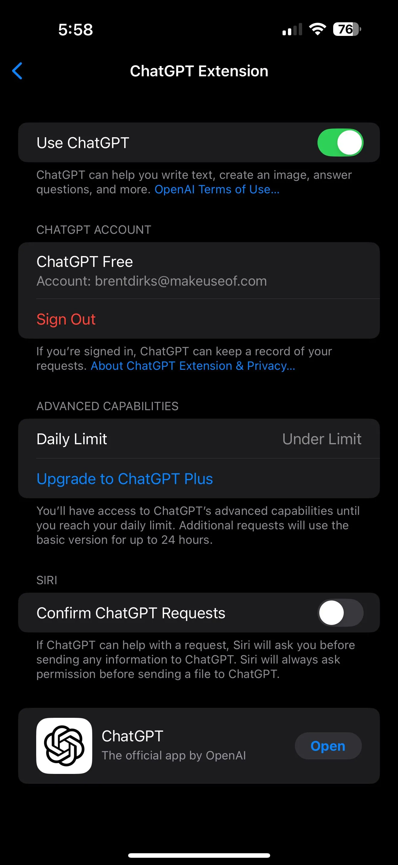 Giao diện cài đặt ChatGPT trong Apple Intelligence và Siri trên iPhone.