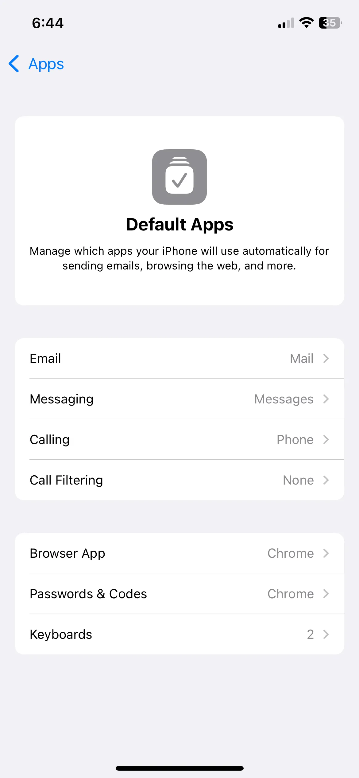Giao diện cài đặt ứng dụng mặc định trên iPhone, cho phép thay đổi trình duyệt hoặc email