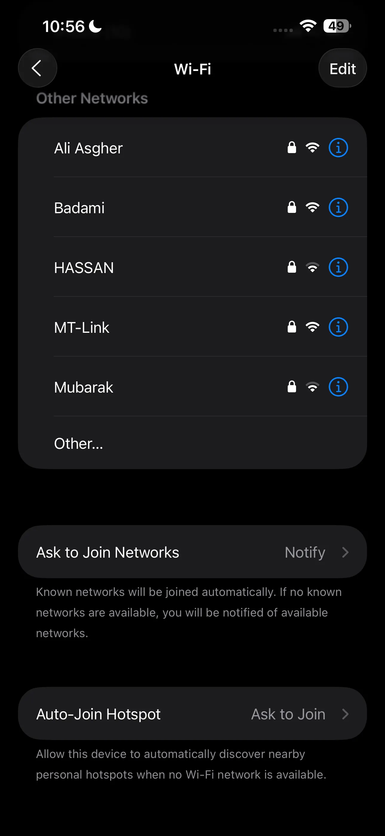 Giao diện cài đặt Wi-Fi trên thiết bị iOS với tùy chọn 'Tự động Tham gia' đang hiển thị, hướng dẫn tắt kết nối tự động để tăng cường an toàn mạng
