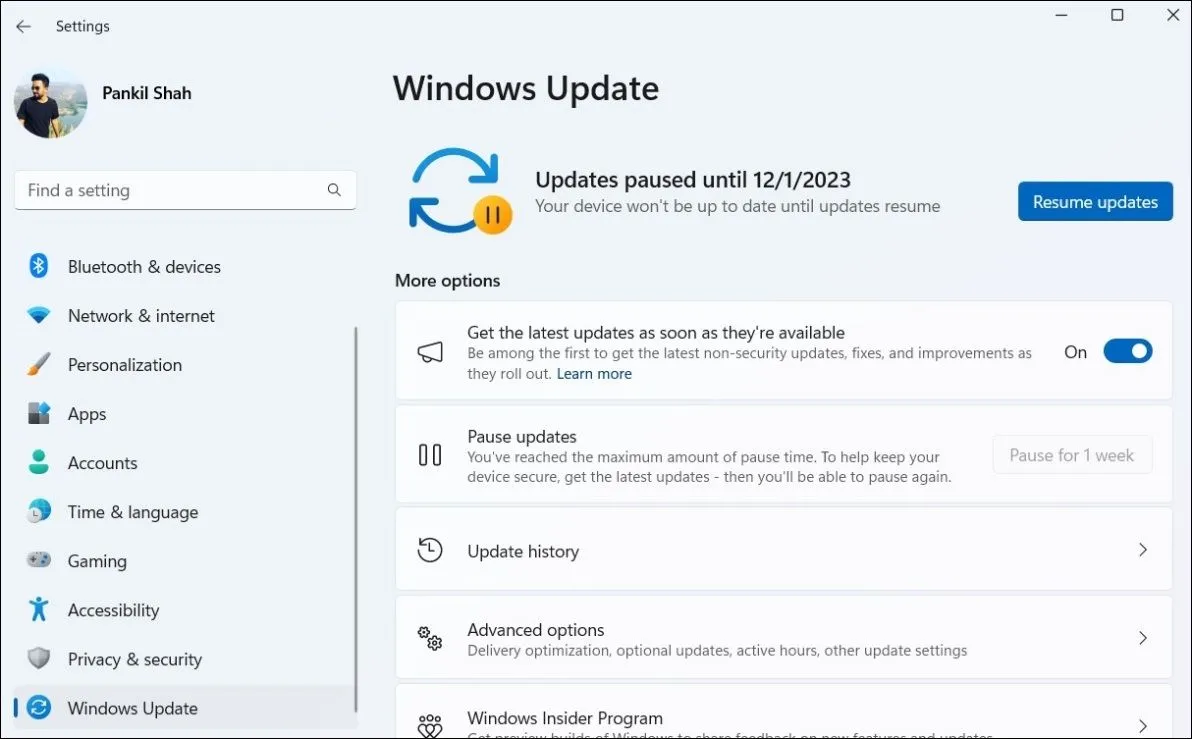 Giao diện cài đặt Windows Update cho phép tạm dừng hoặc tiếp tục cập nhật hệ thống trên Windows 11.