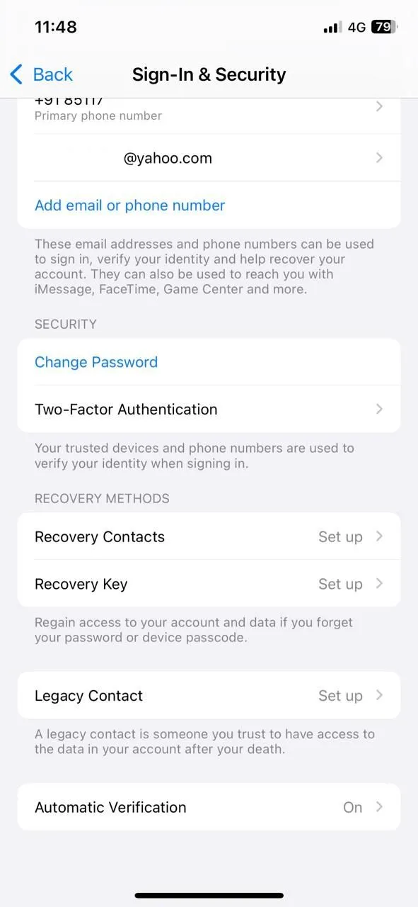 Giao diện cài đặt Xác thực hai yếu tố (2FA) cho tài khoản Apple ID trên iPhone, hiển thị trạng thái bật/tắt.