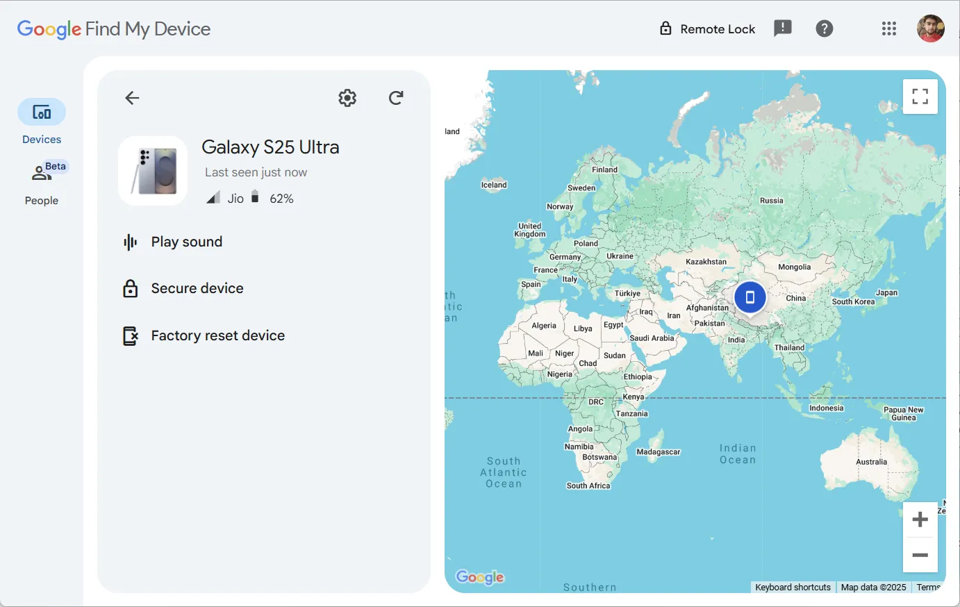 Giao diện chính công cụ Google Tìm Thiết Bị để định vị điện thoại Android