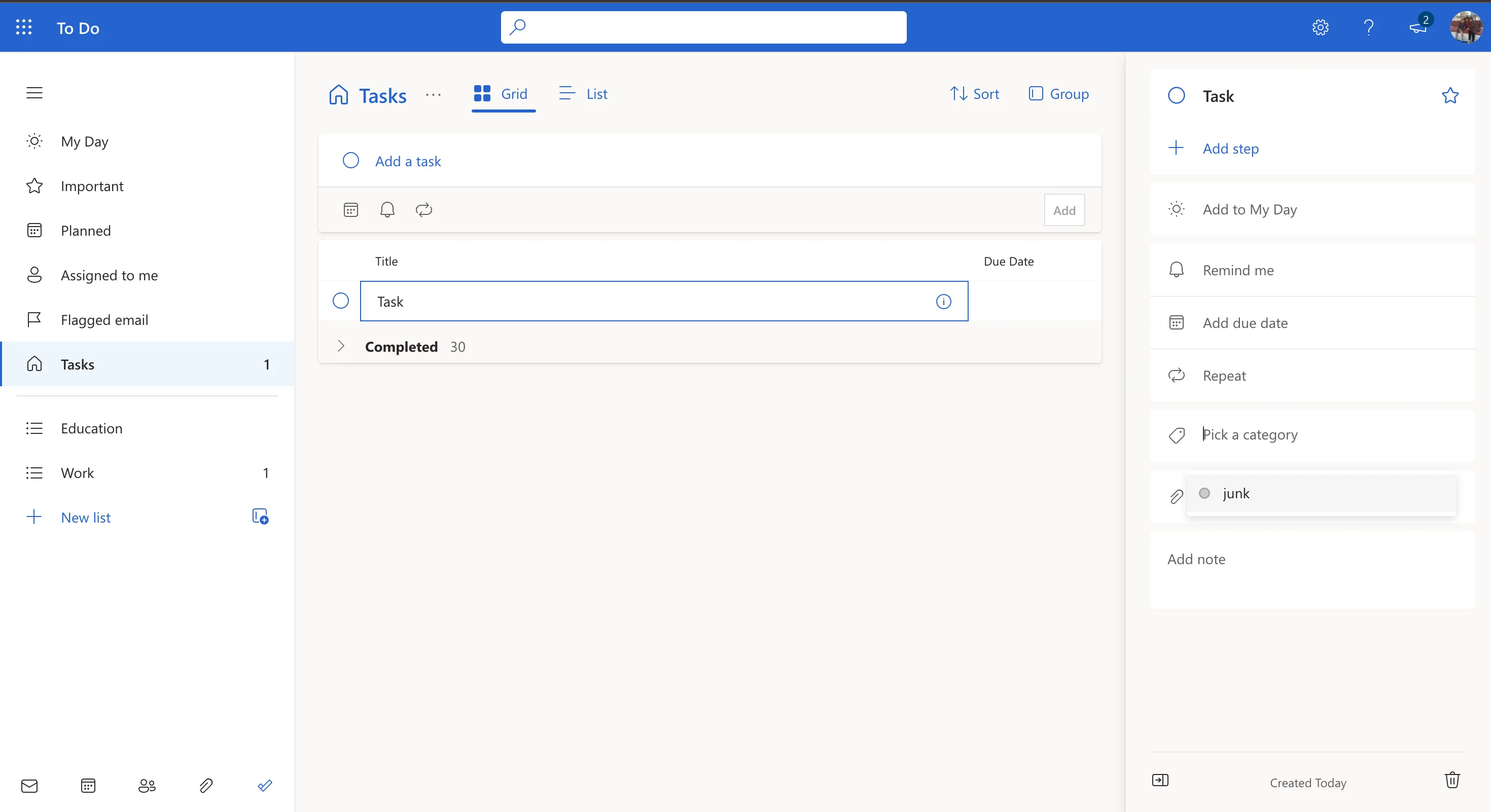 Giao diện chính của ứng dụng Microsoft To Do với nhiều tab và danh mục ở bảng điều khiển bên trái, cho thấy sự phức tạp trong quản lý tác vụ.