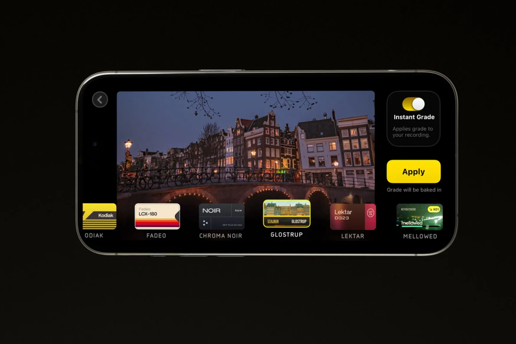 Giao diện chọn các cấp độ màu điện ảnh trong ứng dụng Kino trên iPhone, giúp tạo video chất lượng chuyên nghiệp