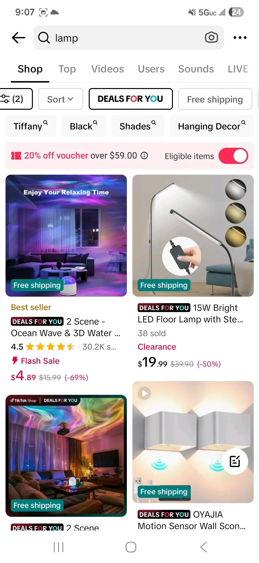 Giao diện chương trình ưu đãi Flash Sale với các sản phẩm được giảm giá sâu trên TikTok Shop, đại diện cho những ưu đãi quá hấp dẫn.