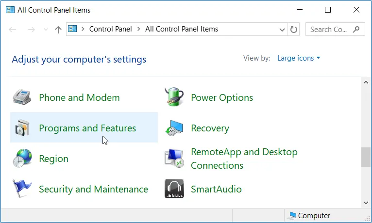 Giao diện Control Panel dẫn đến mục Chương trình và Tính năng trên Windows 11