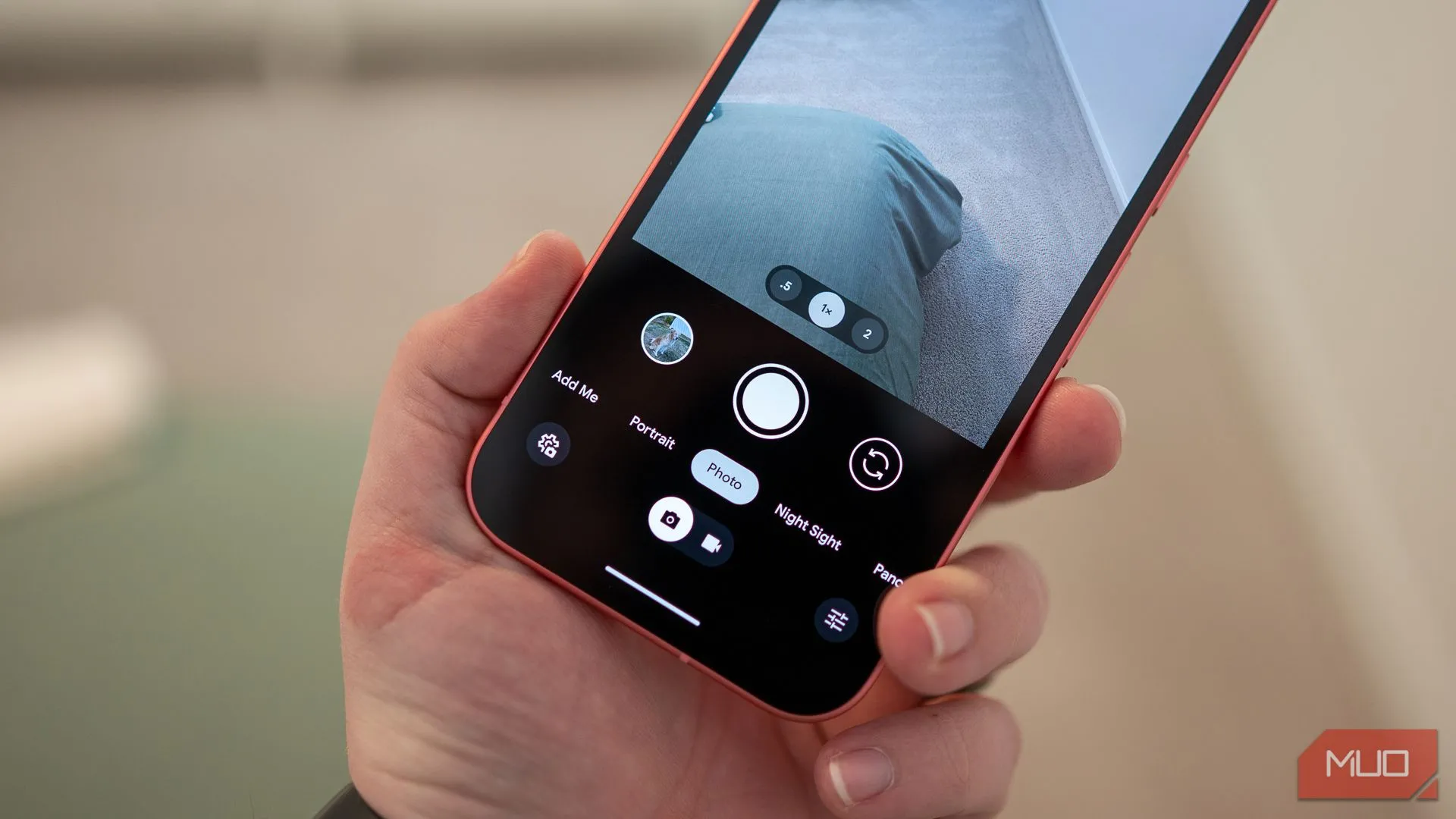 Giao diện điều khiển camera và các tính năng chụp ảnh trên Google Pixel 9a