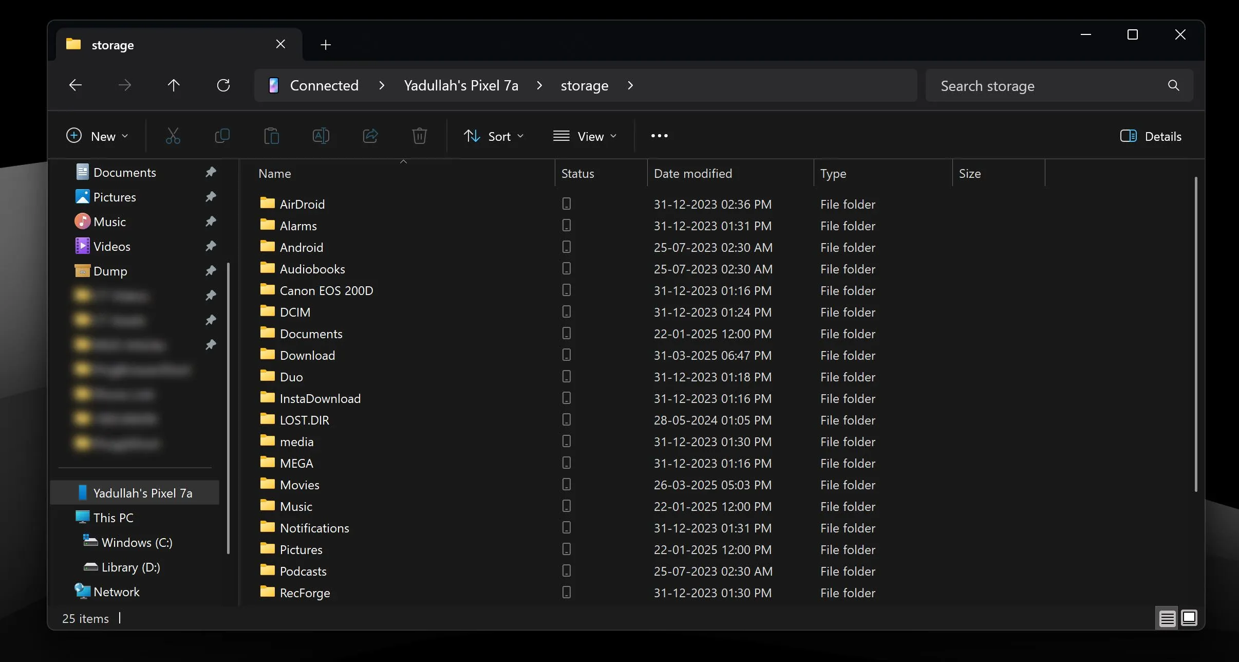 Giao diện File Explorer của Windows hiển thị bộ nhớ điện thoại đã kết nối qua Phone Link để duyệt và chuyển file.