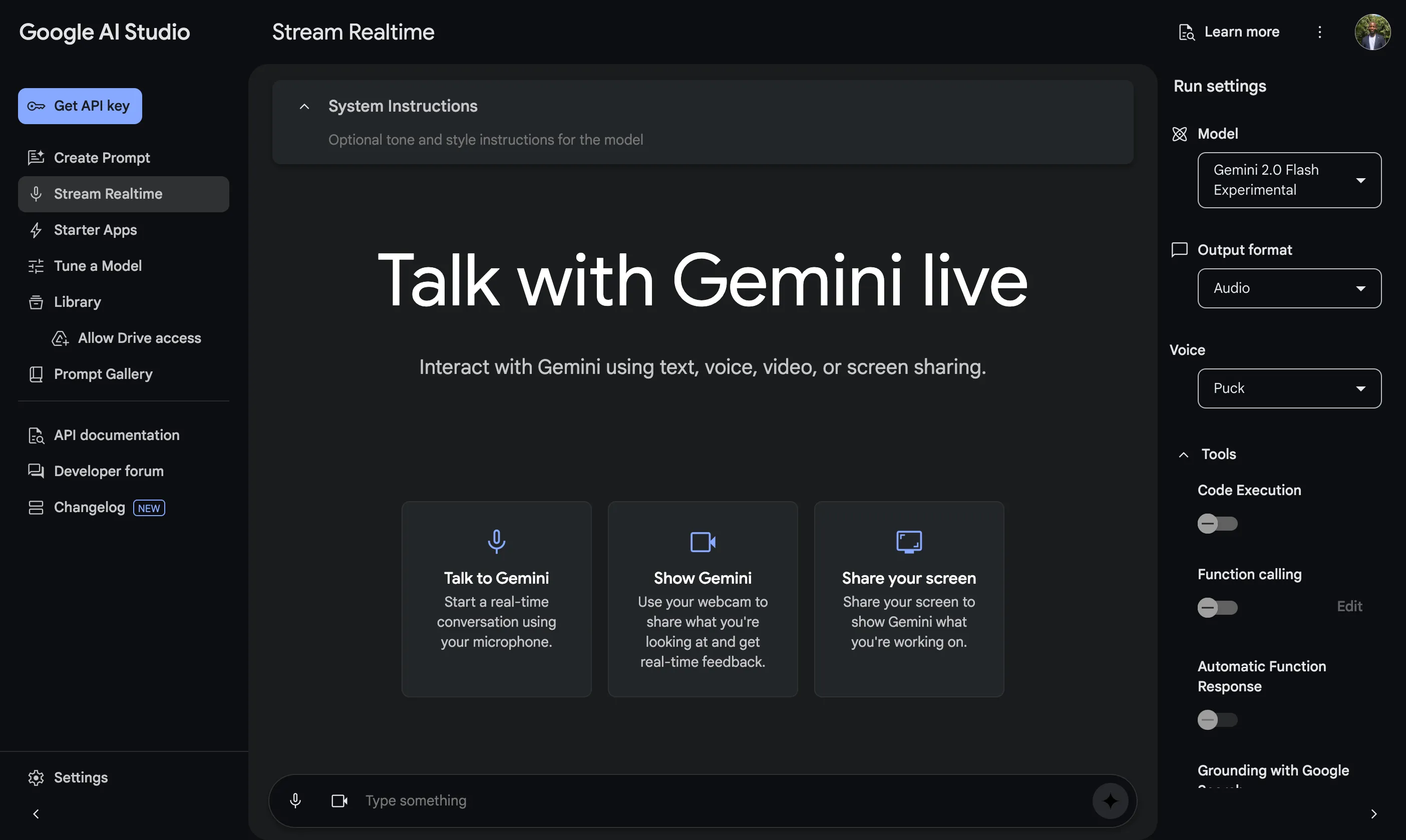Giao diện Google AI Studio hiển thị tab Stream Realtime để tương tác trực tiếp với Gemini