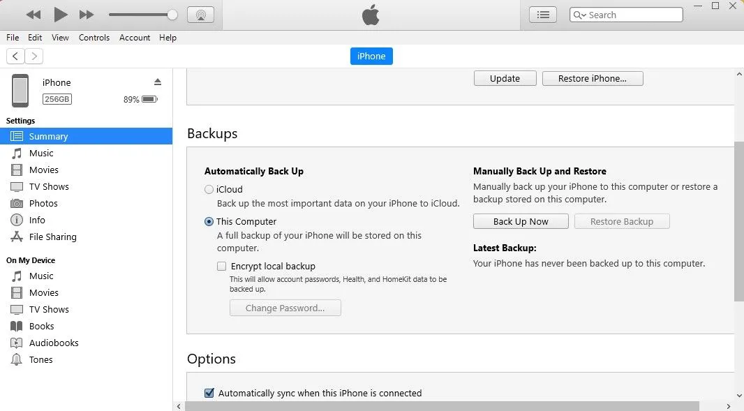Giao diện iTunes hiển thị tùy chọn khôi phục bản sao lưu cho iPhone