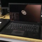 Giao diện Linux Mint trên laptop ThinkPad cũ, minh họa ứng dụng máy tính Linux chuyên dụng
