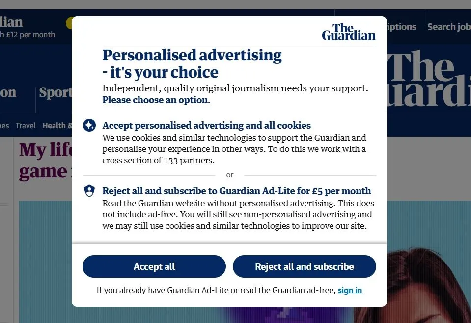 Giao diện lựa chọn gói đăng ký Ad-Lite của The Guardian, minh họa cho việc nhận thêm lợi ích.