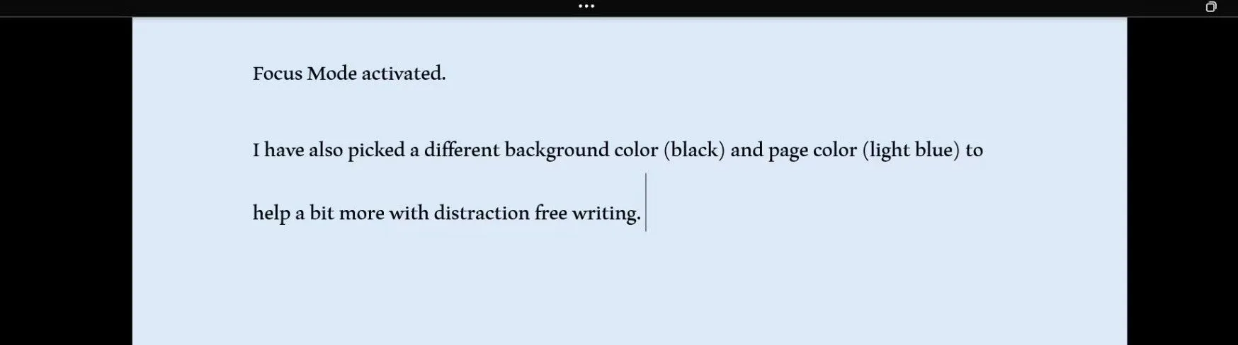 Giao diện Microsoft Word ở chế độ Focus Mode (chế độ tập trung), giúp loại bỏ các thanh công cụ và tạo không gian viết không bị xao nhãng, tăng hiệu suất làm việc.