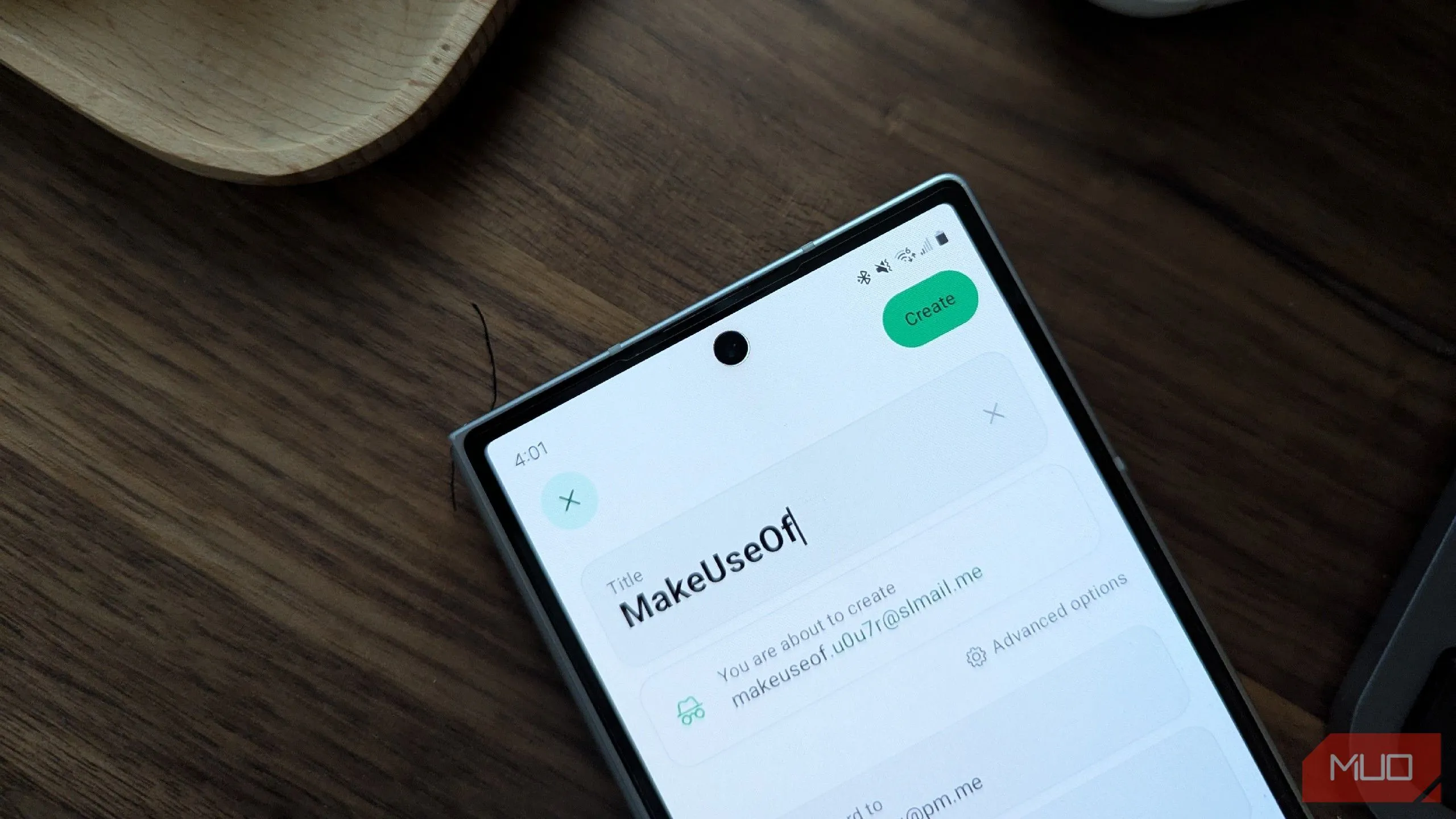Giao diện Proton Pass trên Android hiển thị một địa chỉ email alias đã tạo cho MakeUseOf