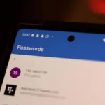 Giao diện quản lý mật khẩu trong Microsoft Authenticator hiển thị thông báo ngừng hỗ trợ