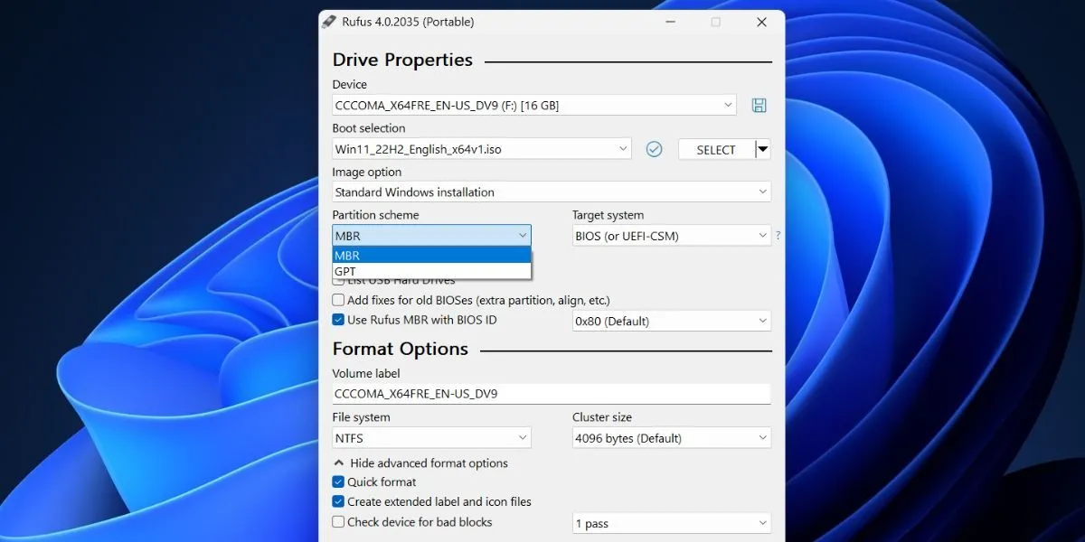 Giao diện Rufus đang thiết lập các tùy chọn để tạo USB cài đặt Windows 11 bootable