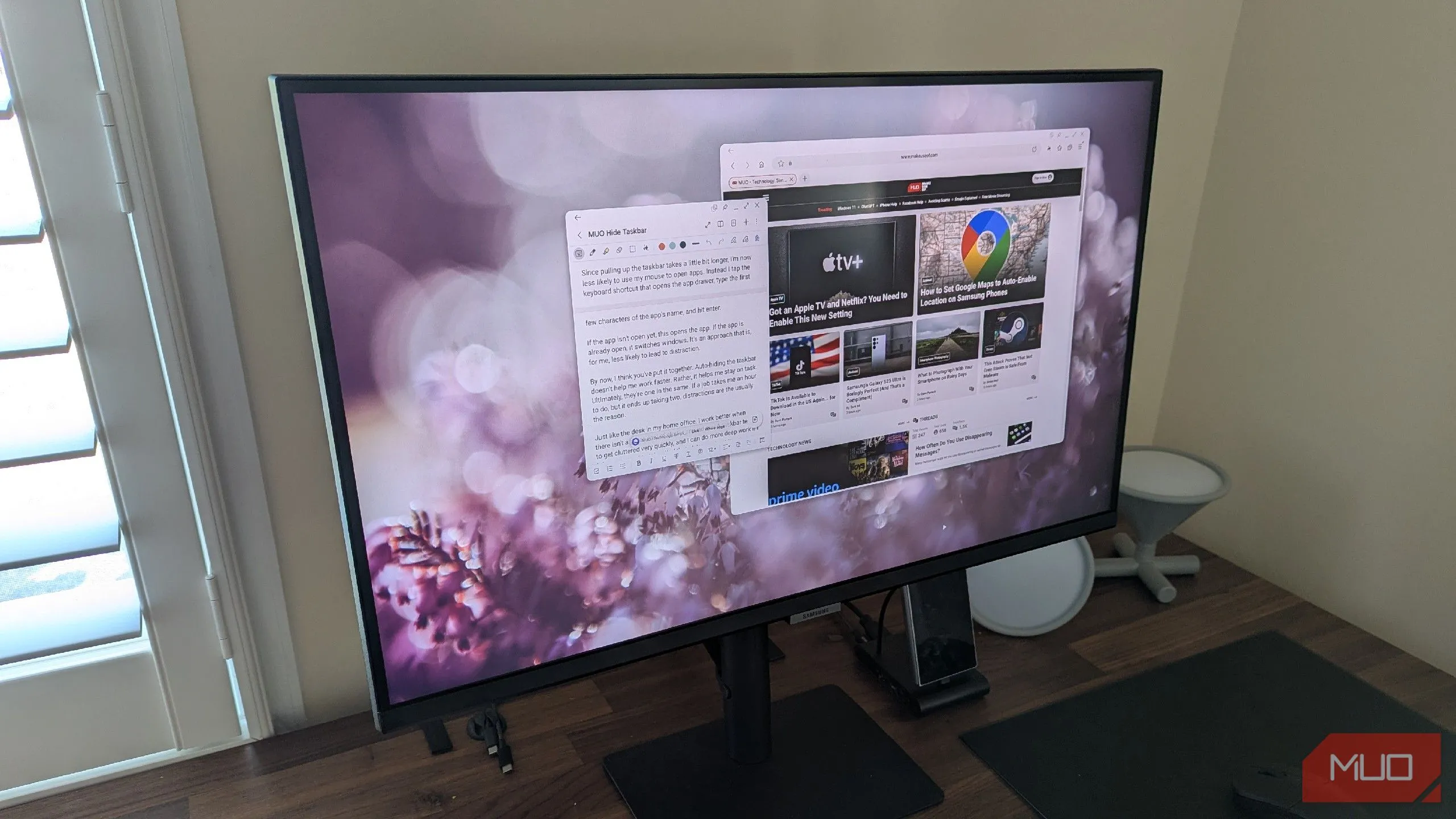 Giao diện Samsung DeX hiển thị trên một màn hình máy tính lớn, biến điện thoại Samsung Galaxy thành một trải nghiệm máy tính để bàn hoàn chỉnh