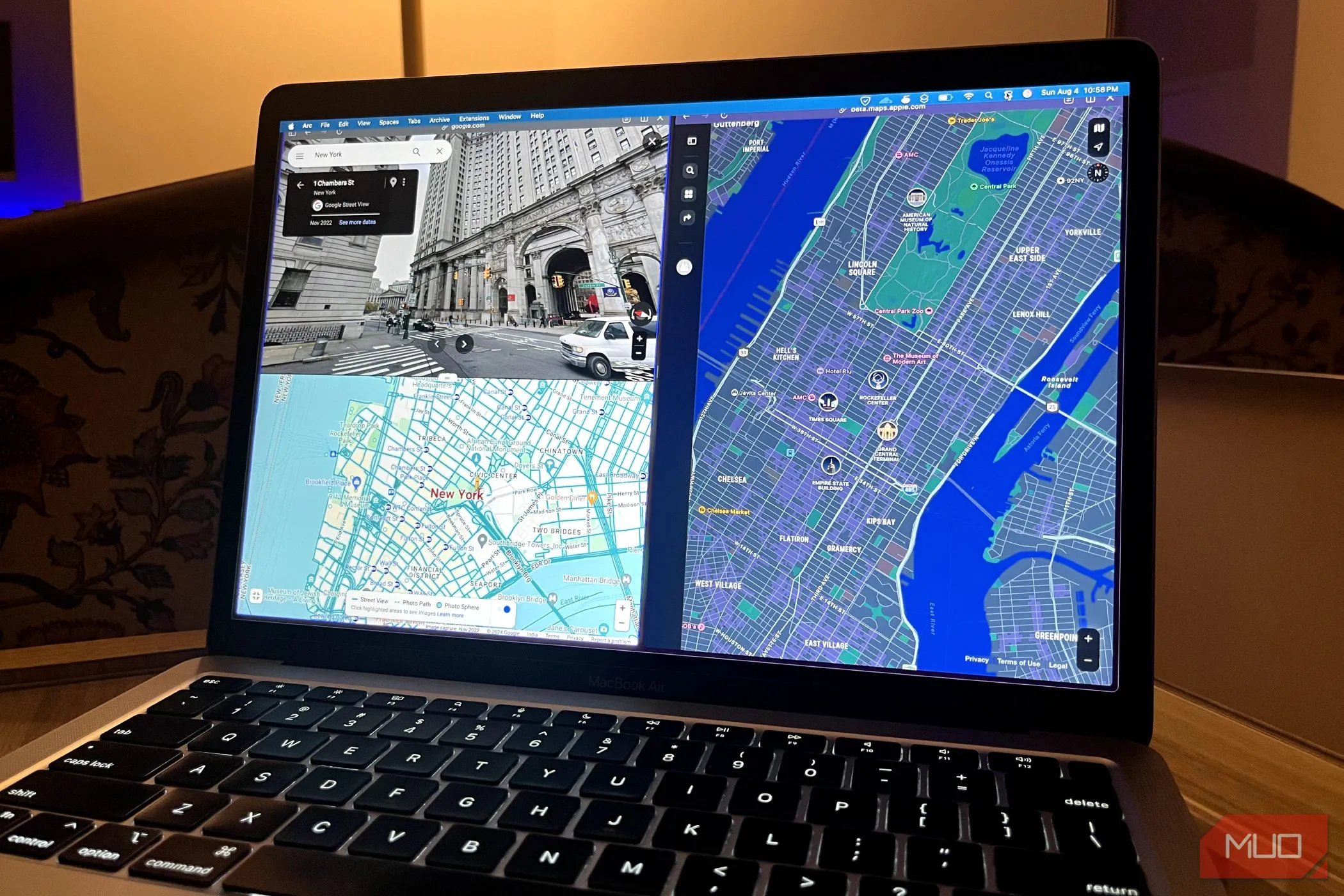 Giao diện so sánh Google Maps và Apple Maps đang mở trên trình duyệt của MacBook Air, minh họa sự cạnh tranh giữa hai ứng dụng bản đồ.
