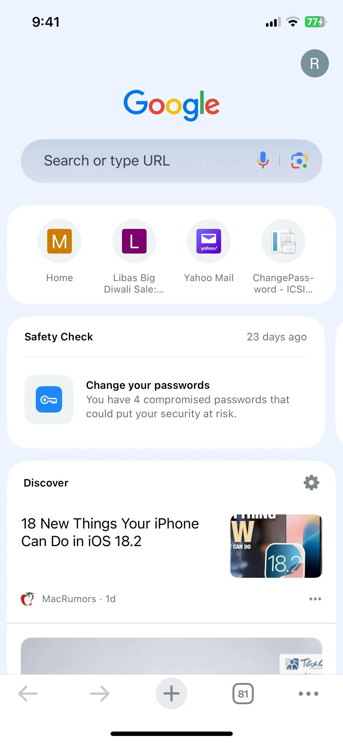 Giao diện tab mới của Chrome trên iPhone với thanh tìm kiếm và phím tắt ứng dụng