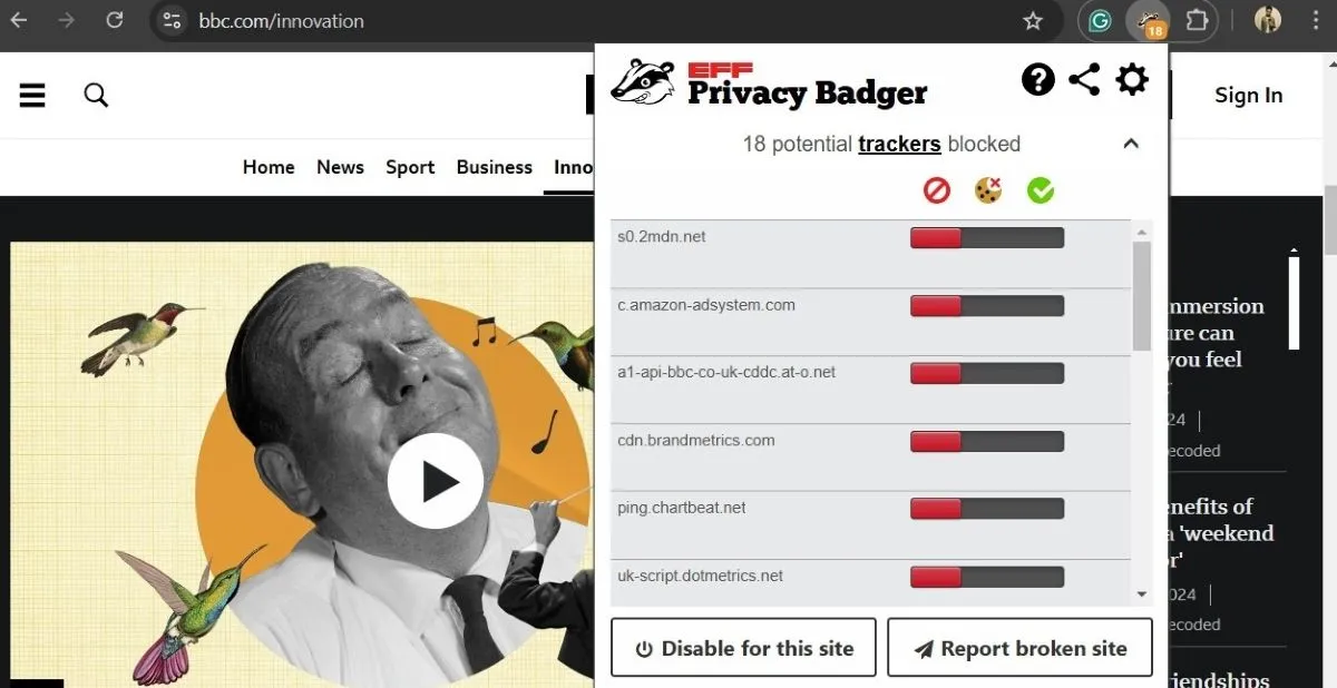 Giao diện trình duyệt Chrome hiển thị tiện ích mở rộng Privacy Badger đang hoạt động trên trang web BBC, cho thấy khả năng chặn các trình theo dõi trực tuyến.