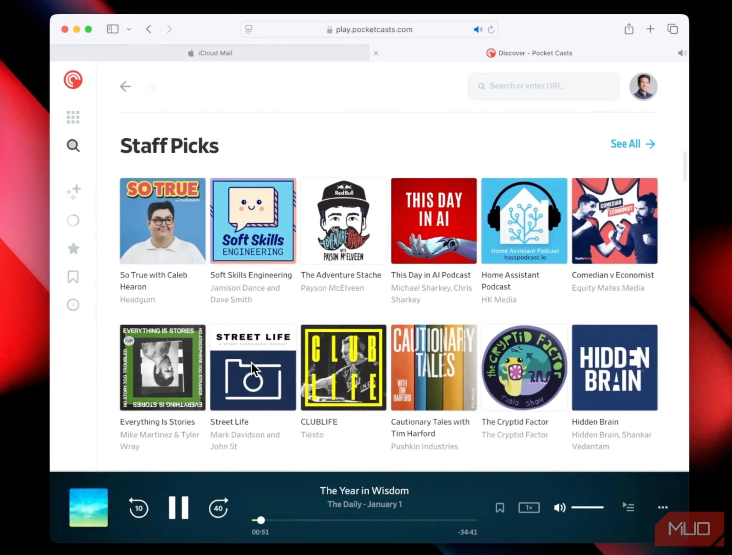 Giao diện trình phát web của ứng dụng Pocket Casts hiển thị trên màn hình máy tính.