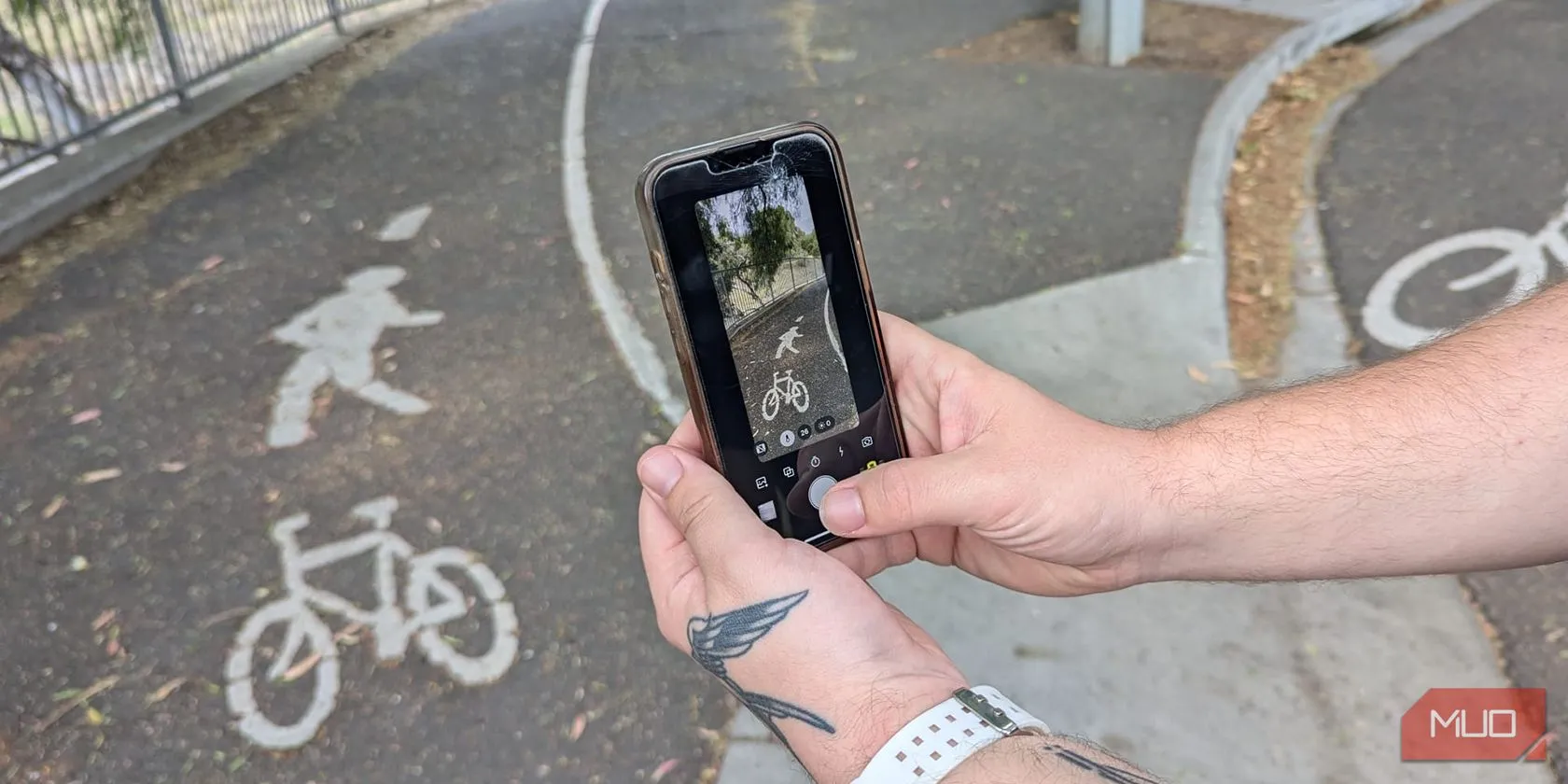 Giao diện ứng dụng Dazz Cam trên iPhone, cho phép người dùng lựa chọn nhiều kiểu máy ảnh film và hiệu ứng vintage.