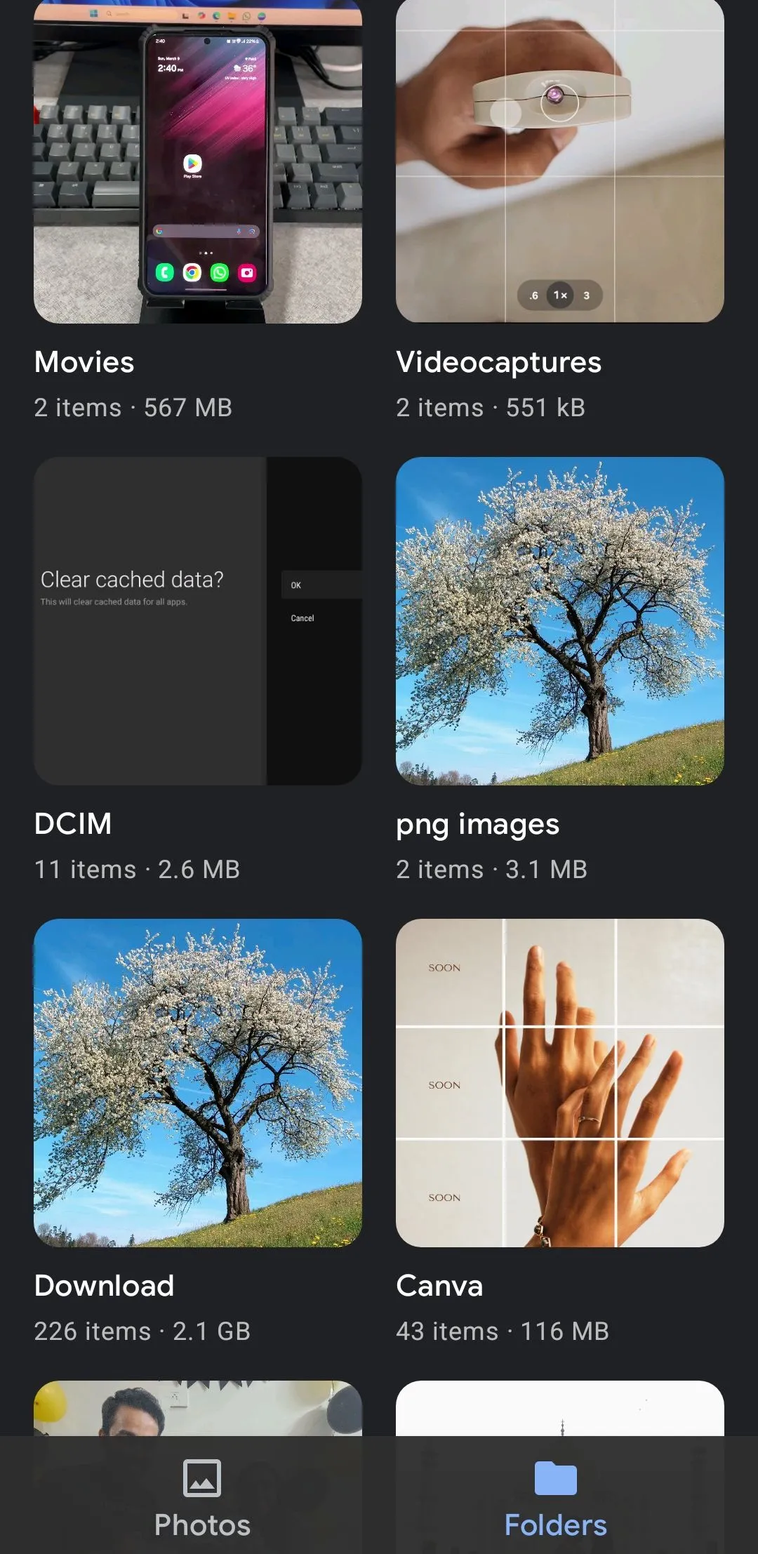 Giao diện ứng dụng Google Gallery hiển thị các thư mục ảnh trên điện thoại Android
