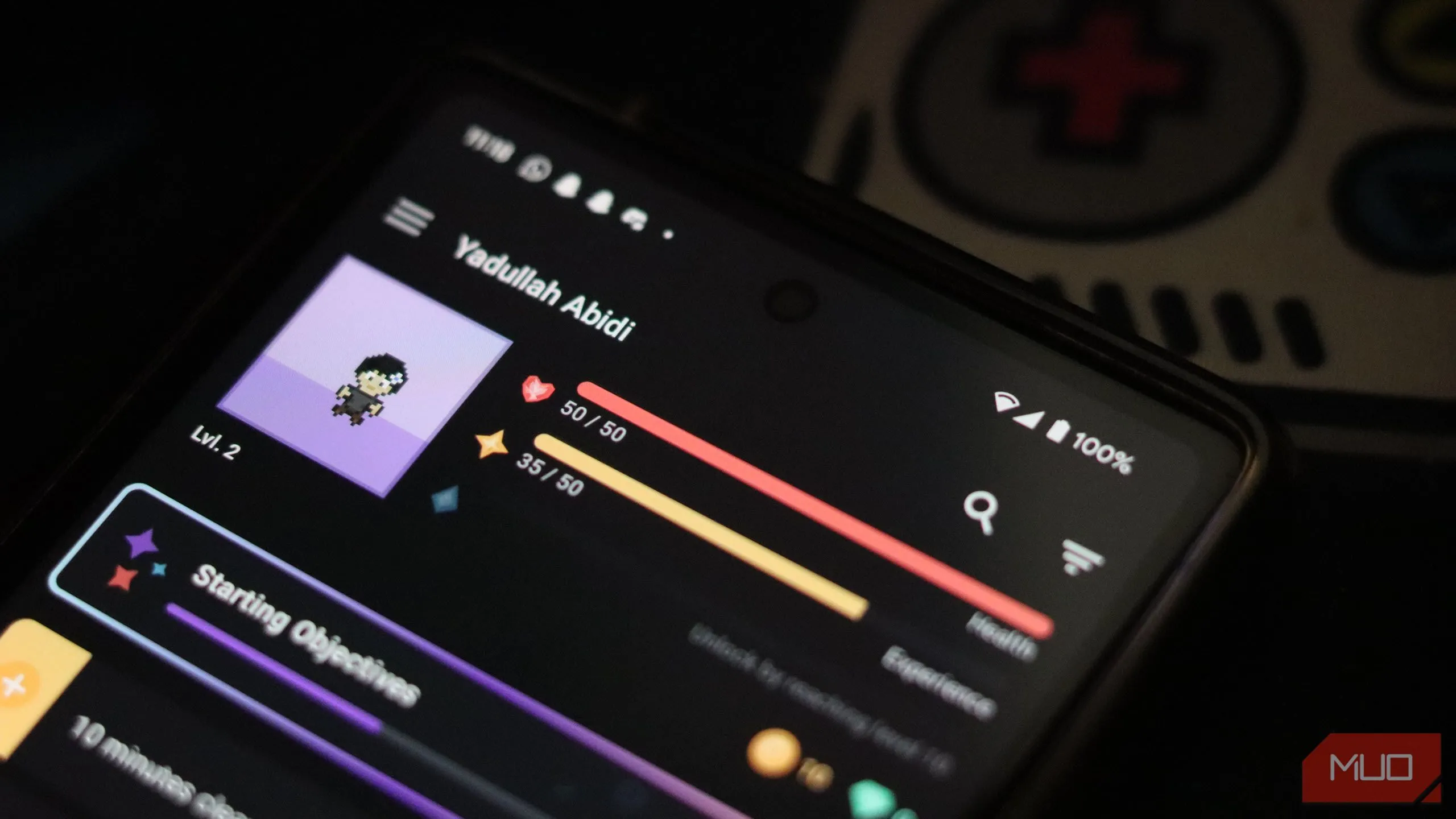 Giao diện ứng dụng Habitica trên smartphone, hiển thị điểm số và tiến độ người dùng đạt được trong trò chơi, phản ánh &quot;tiến độ ảo&quot;.