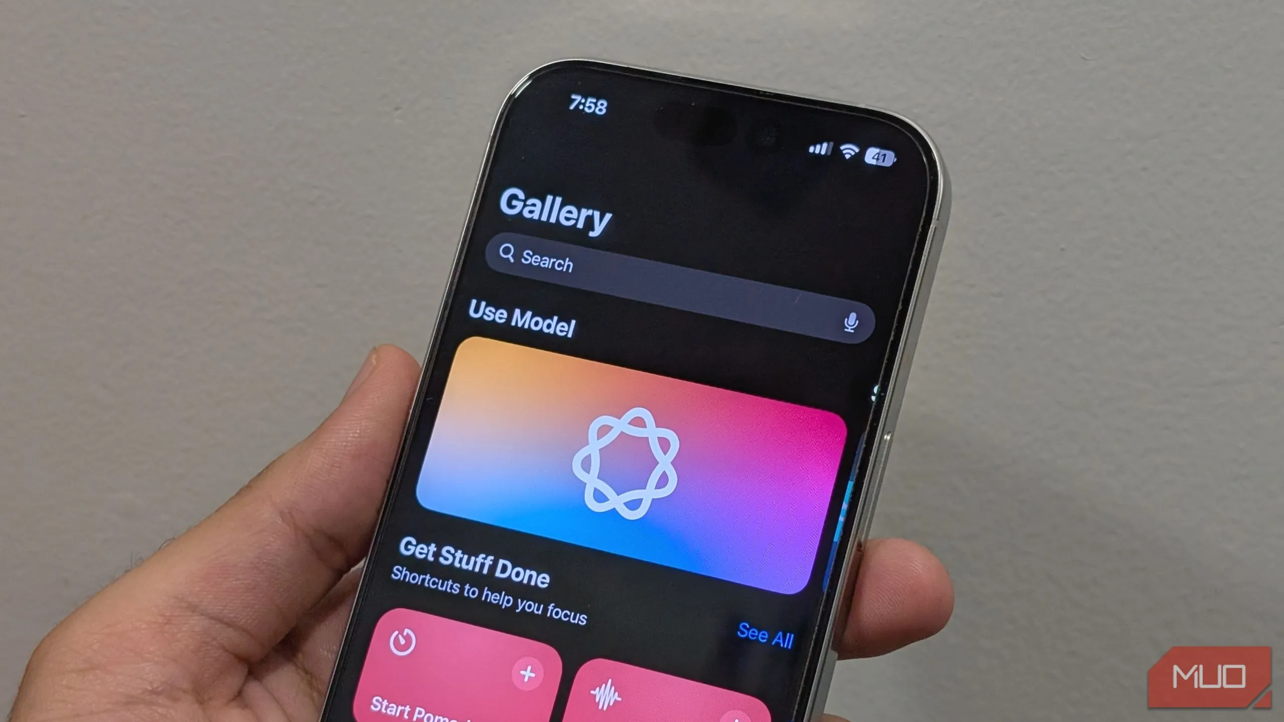 Giao diện ứng dụng Phím tắt iOS 26 hiển thị các tác vụ AI mới cho phép tạo ảnh và tóm tắt văn bản