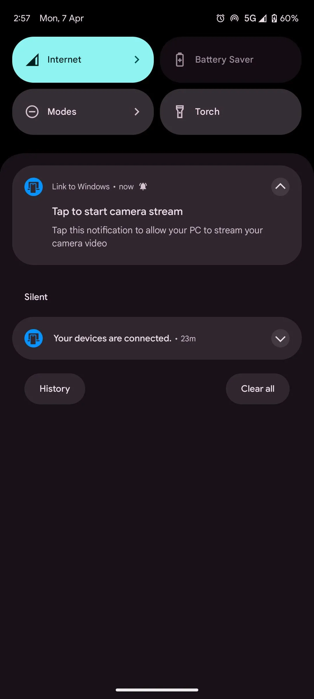 Giao diện ứng dụng Phone Link trên Windows hiển thị tùy chọn sử dụng điện thoại làm webcam không dây cho các ứng dụng họp trực tuyến.