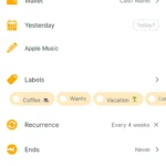 Giao diện ứng dụng Spendee trên iOS hiển thị các giao dịch chi tiêu được phân loại