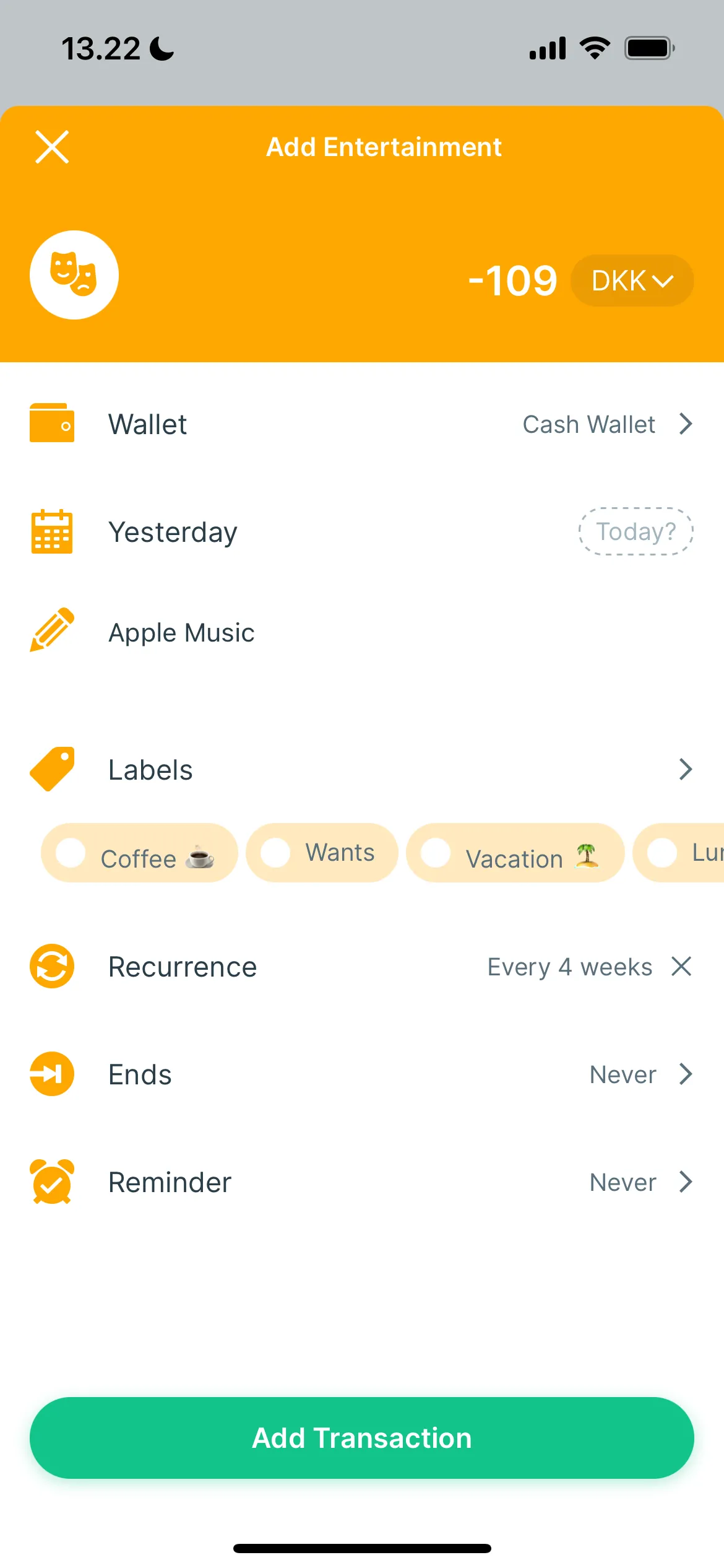 Giao diện ứng dụng Spendee trên iOS hiển thị các giao dịch chi tiêu được phân loại