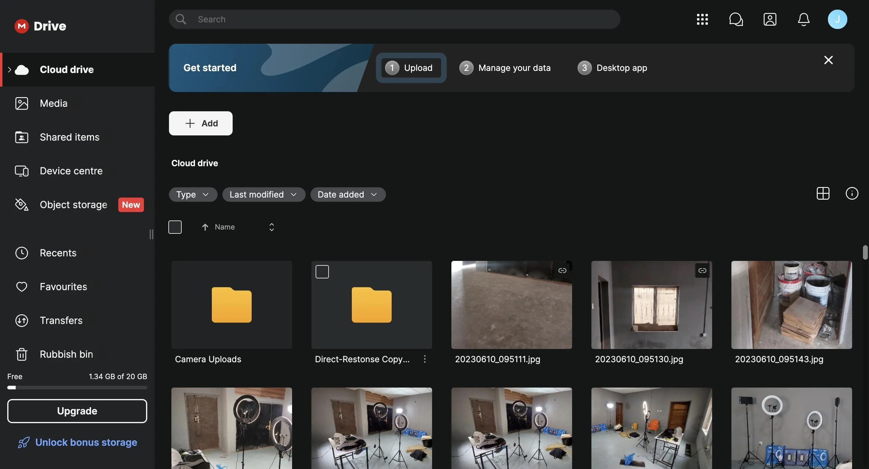 Giao diện web của MEGA hiển thị các tệp đã tải lên, minh họa khả năng quản lý dung lượng lớn.