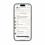Giao diện WhatsApp hiển thị huy hiệu AI và bản tóm tắt các tin nhắn chưa đọc