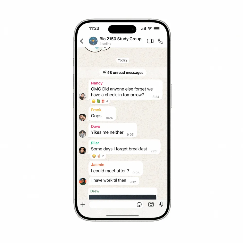 Giao diện WhatsApp hiển thị huy hiệu AI và bản tóm tắt các tin nhắn chưa đọc