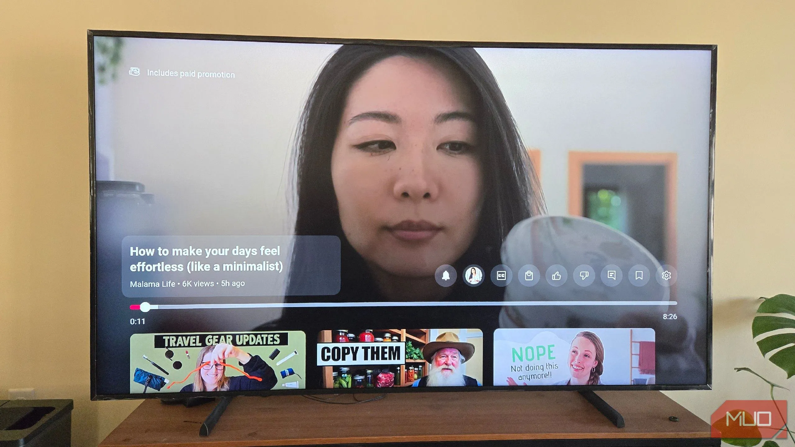 Giao diện YouTube TV tạm dừng trên màn hình Smart TV Samsung, minh họa cho việc khắc phục lỗi YouTube TV trên Roku