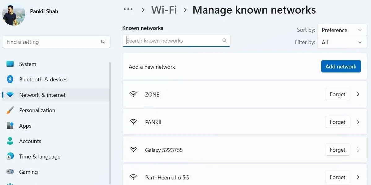 Gỡ bỏ mạng Wi-Fi đã lưu khỏi danh sách trong Cài đặt Windows để ngăn chặn kết nối không mong muốn.