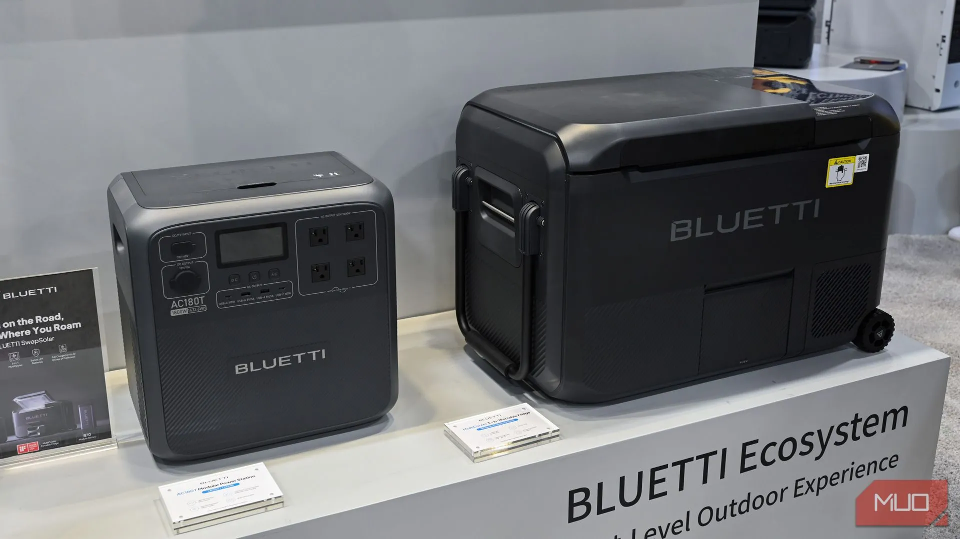 Hệ thống Bluetti SwapSolar bao gồm trạm điện AC180T và tủ lạnh MultiCooler