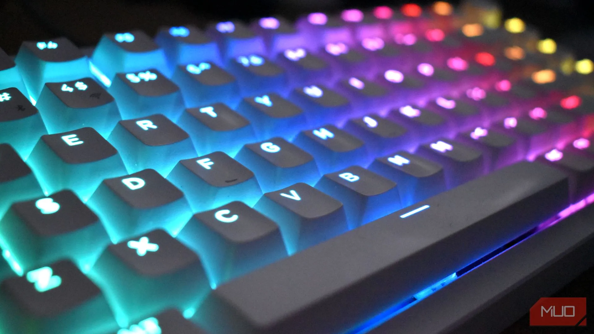 Hiệu ứng đèn RGB north-facing sống động trên bàn phím Lemokey P1 HE