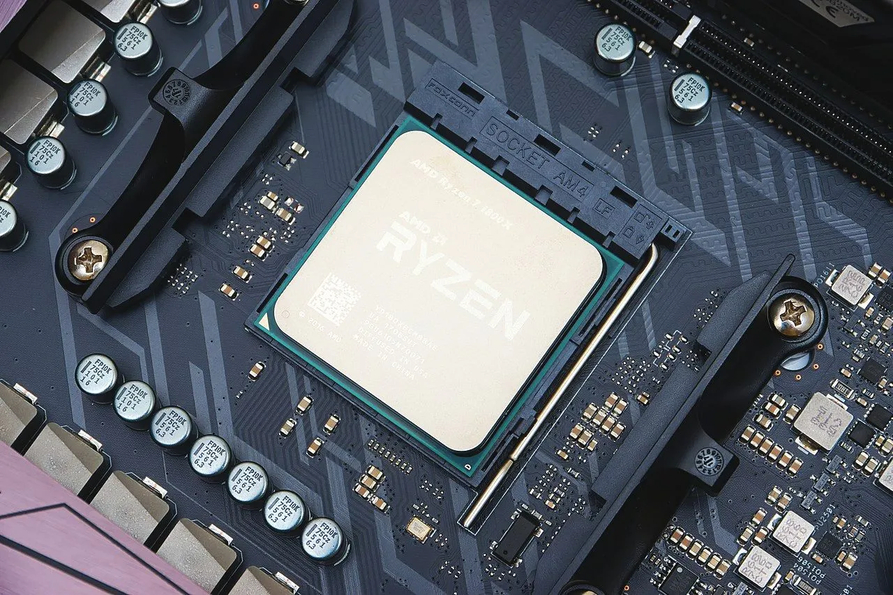 Hình ảnh CPU AMD Ryzen 8 nhân trong socket bo mạch chủ, minh họa vị trí kiểm tra chip giả