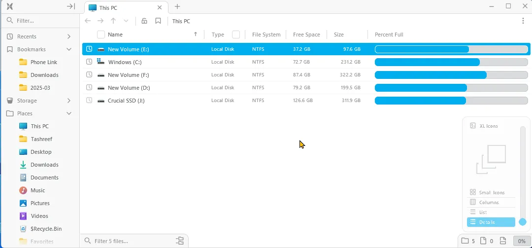 Hình ảnh động minh họa tính năng đa bảng điều khiển (panels) của File Pilot trên Windows 11