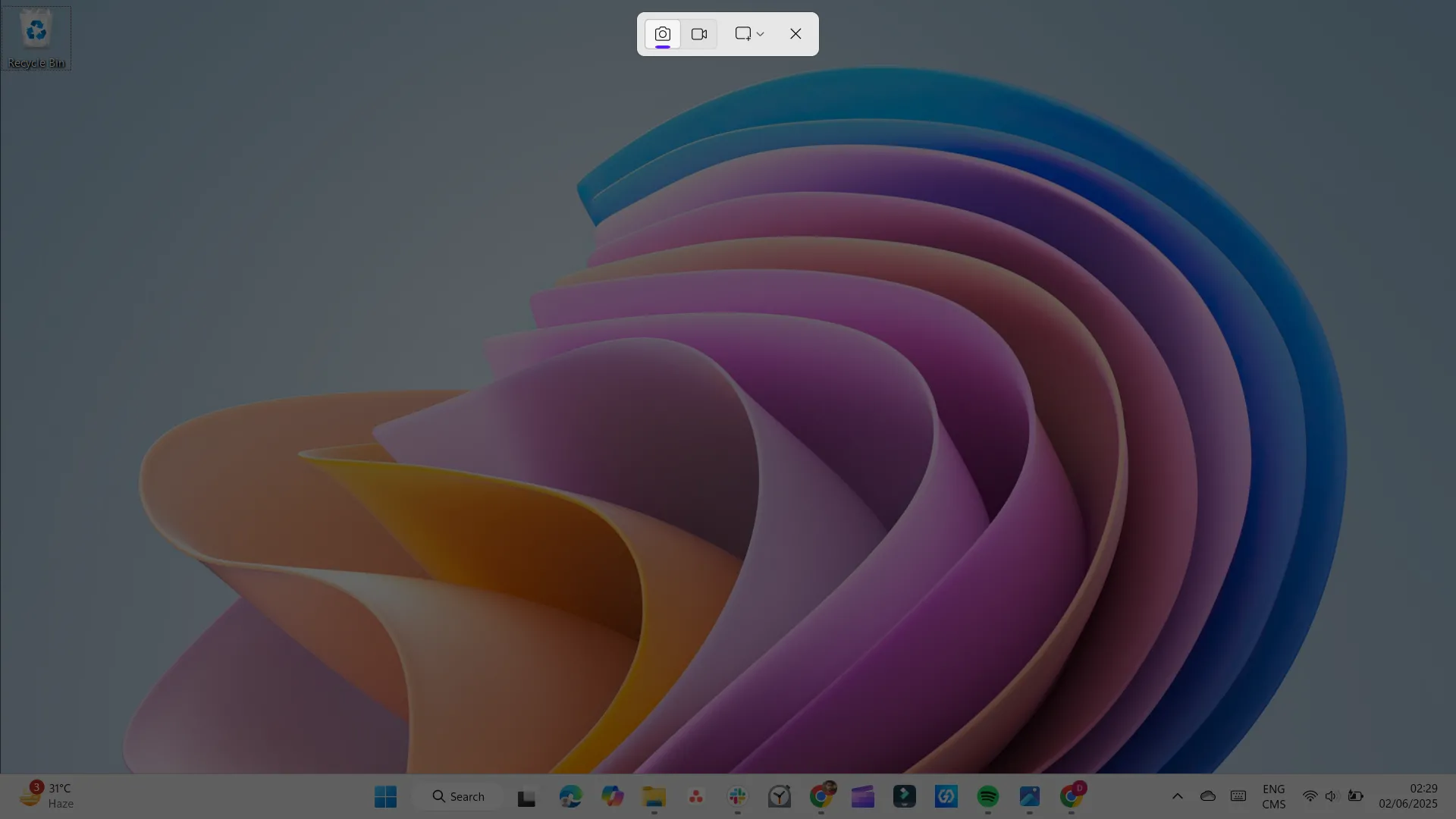 Hình ảnh hiển thị giao diện công cụ Snipping Tool trên Windows khi đang thực hiện việc chụp một phần màn hình, cho phép người dùng chọn vùng chụp chính xác.