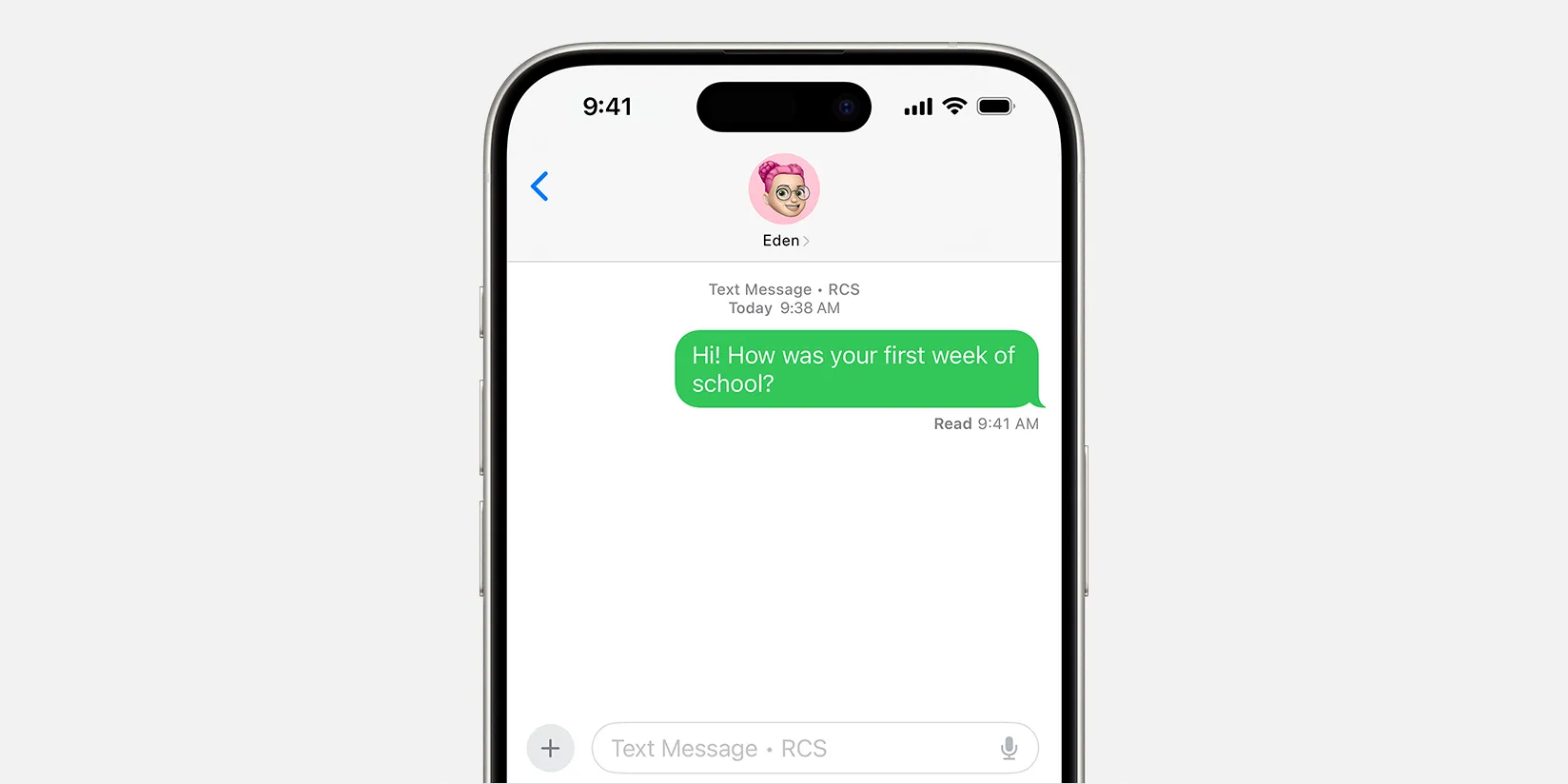Hình ảnh minh họa tin nhắn RCS trên iPhone 15 với iOS 18, thể hiện giao diện tin nhắn xanh lá giữa iPhone và Android