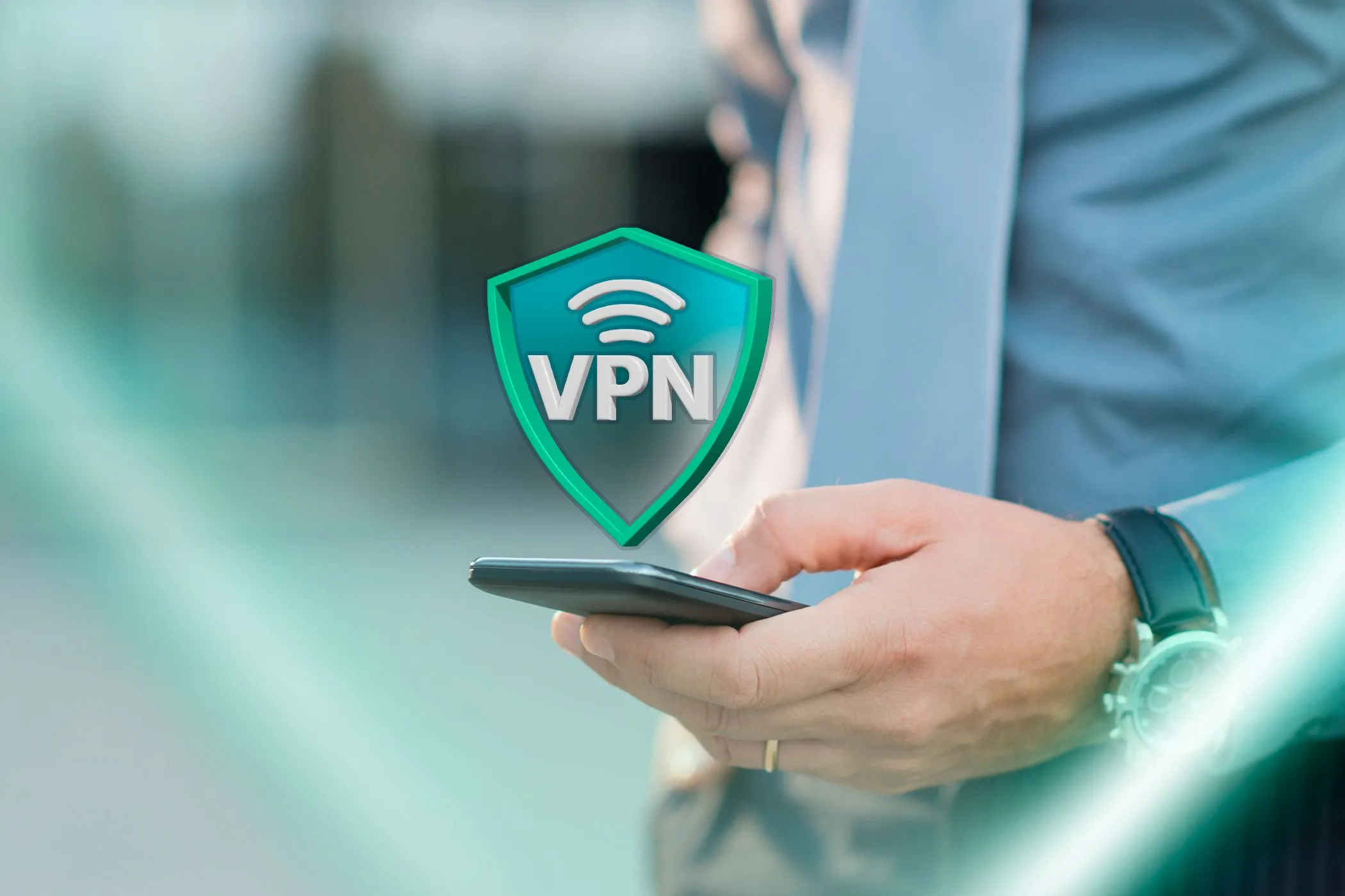 Hình ảnh một người dùng đang tương tác với điện thoại hiển thị biểu tượng VPN, nhấn mạnh rủi ro về quyền riêng tư và sự bền vững của các gói VPN trọn đời.