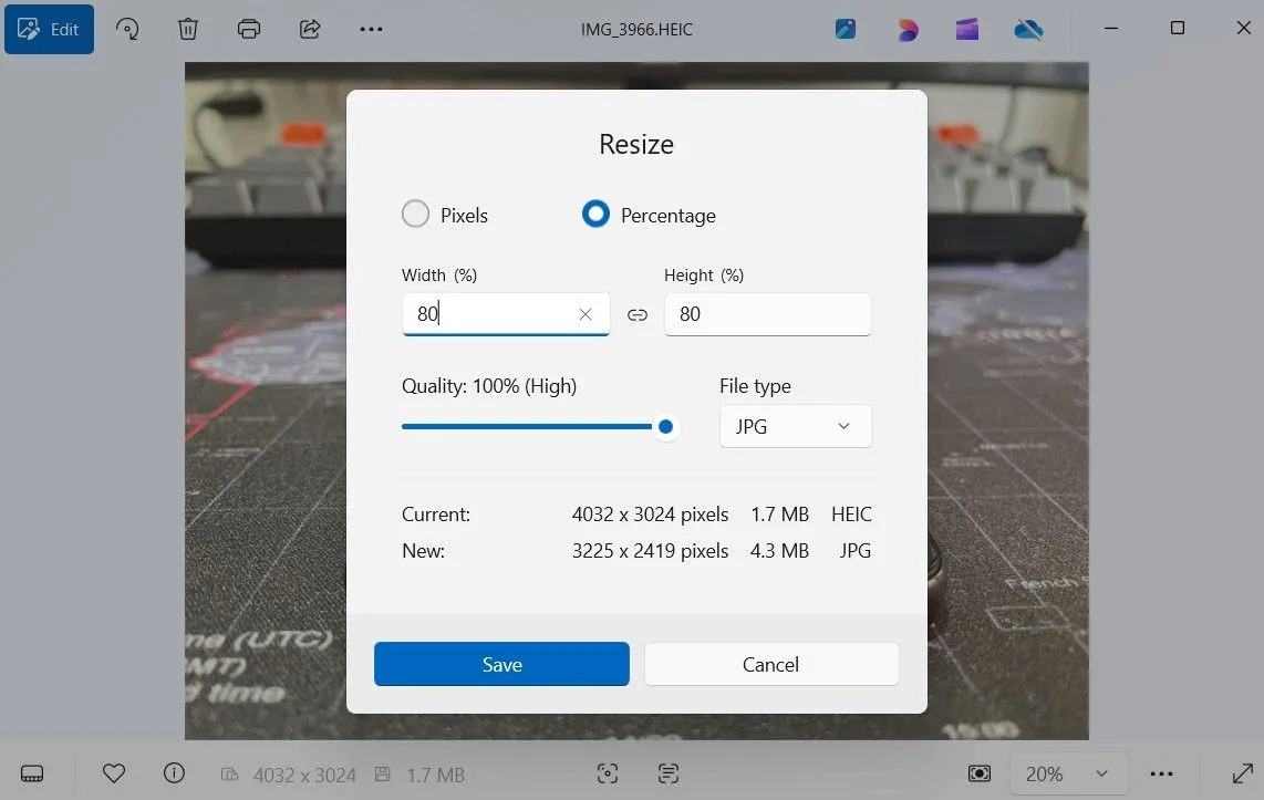 Hộp thoại thay đổi kích thước ảnh trong ứng dụng Photos Windows 11 với các tùy chọn tỷ lệ phần trăm và kích thước pixel