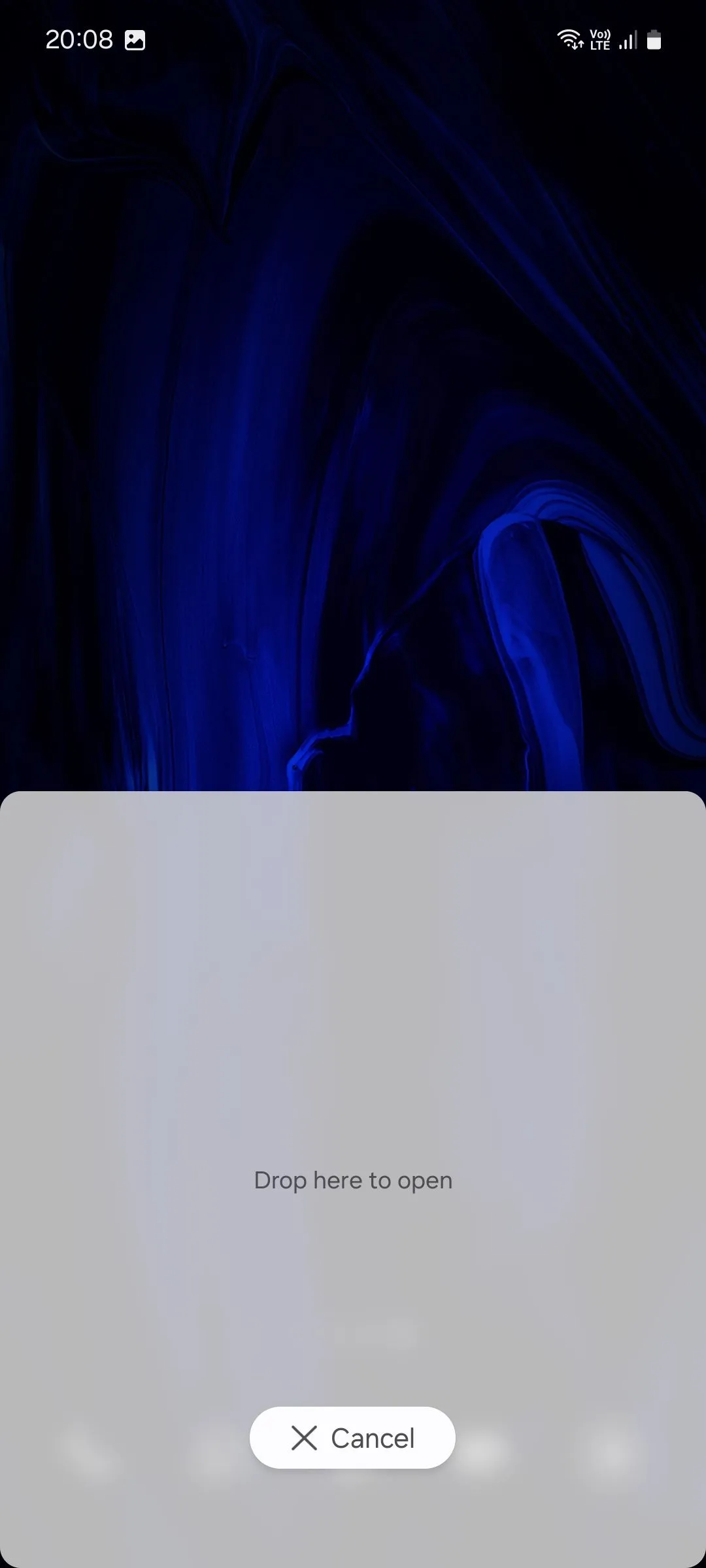 Kéo thả thông báo sang cạnh màn hình để mở chia đôi màn hình trên điện thoại Samsung