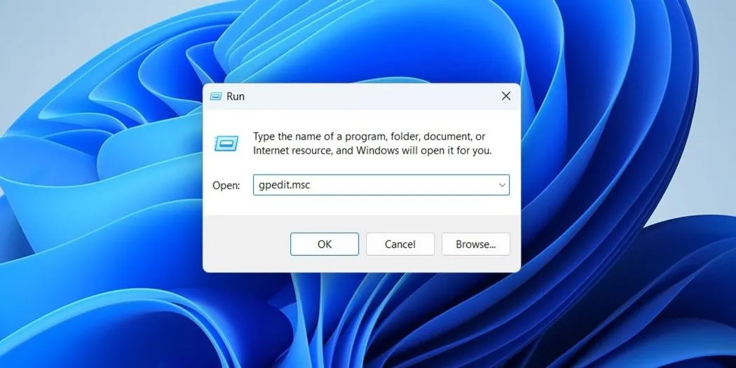 Khởi chạy gpedit.msc qua hộp thoại Run trên Windows 11