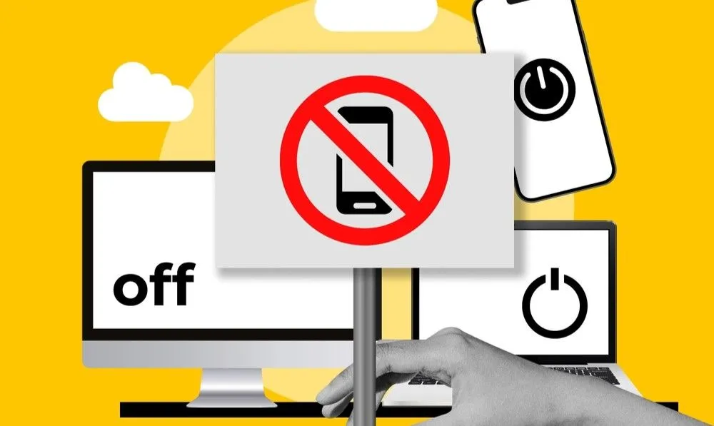 Không gian làm việc với đồng hồ, sách, cây xanh tượng trưng cho digital detox