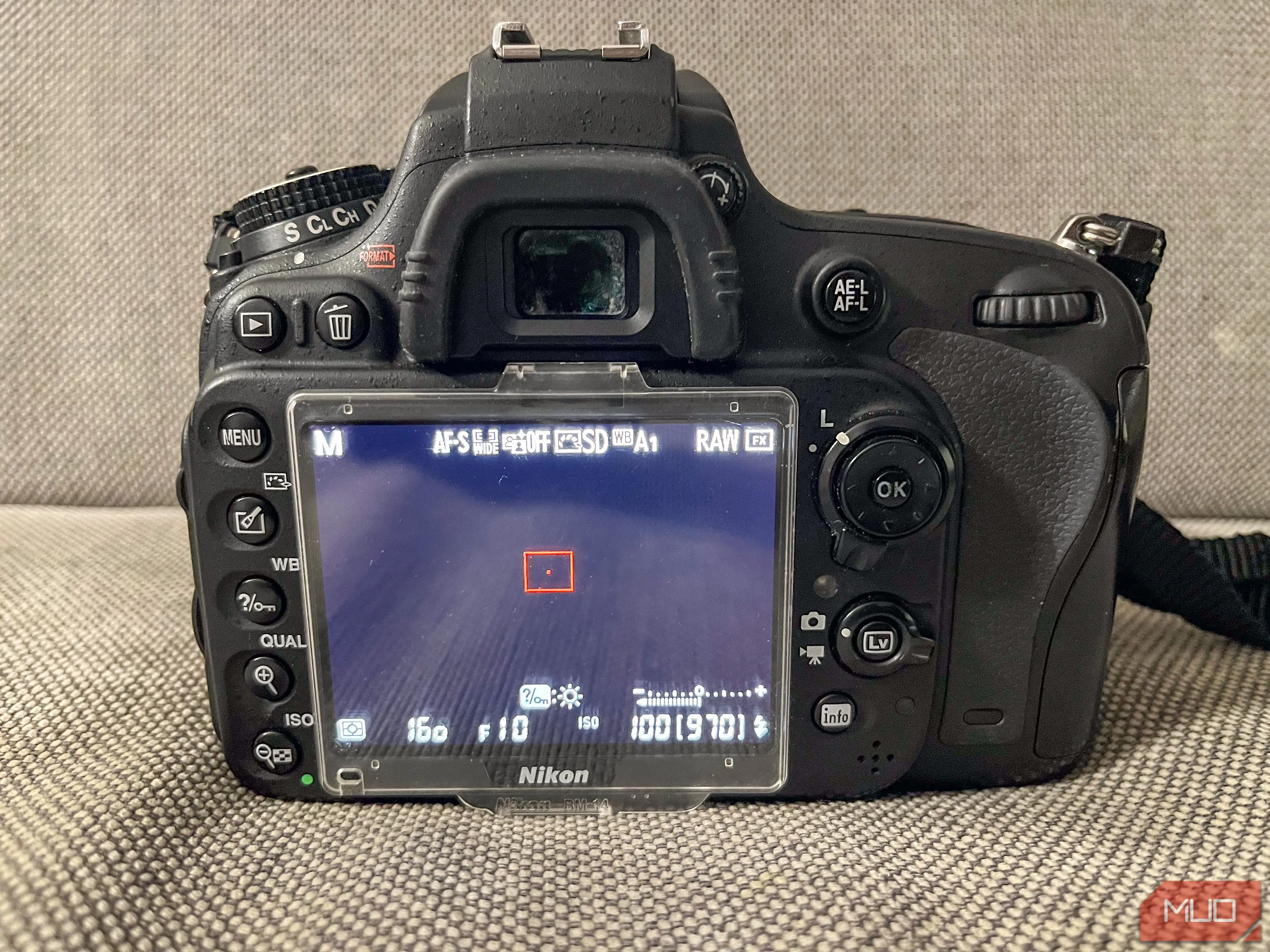 Kính ngắm quang học trên máy ảnh DSLR